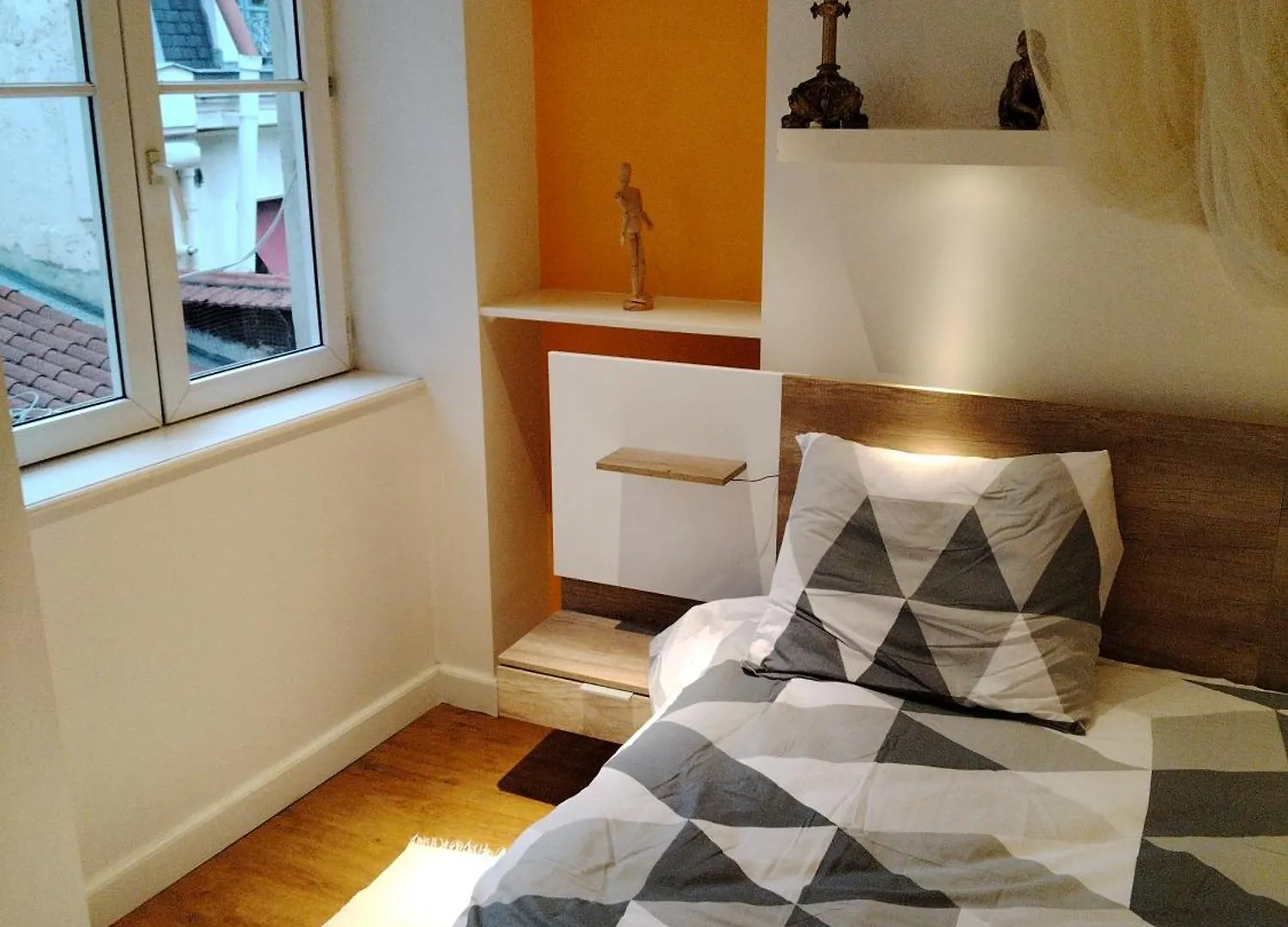 Location D'Une Chambre Et D'Une Salle De Bain Privee Dans Mon Appartement Ou Je Reside Egalement Pendant Votre Sejour Lyon Fransa