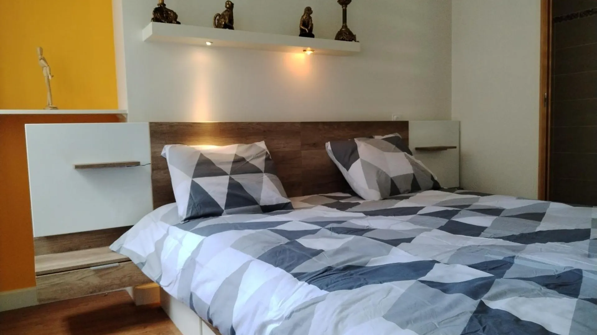 Location D'Une Chambre Et D'Une Salle De Bain Privee Dans Mon Appartement Ou Je Reside Egalement Pendant Votre Sejour ليون 0*,  فرنسا
